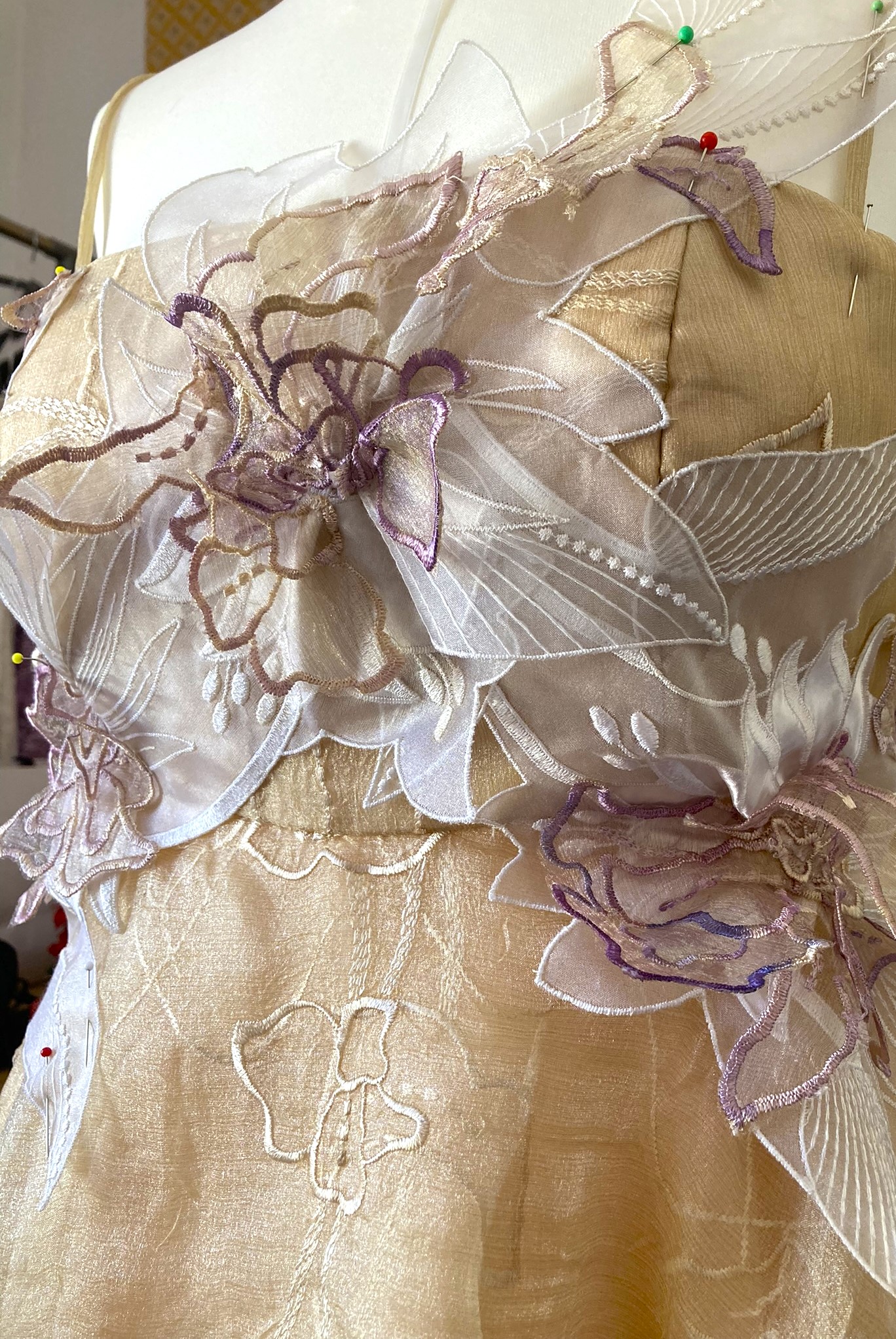 Abito Golden II Organza di seta Ricamo cristalli - immagine 5