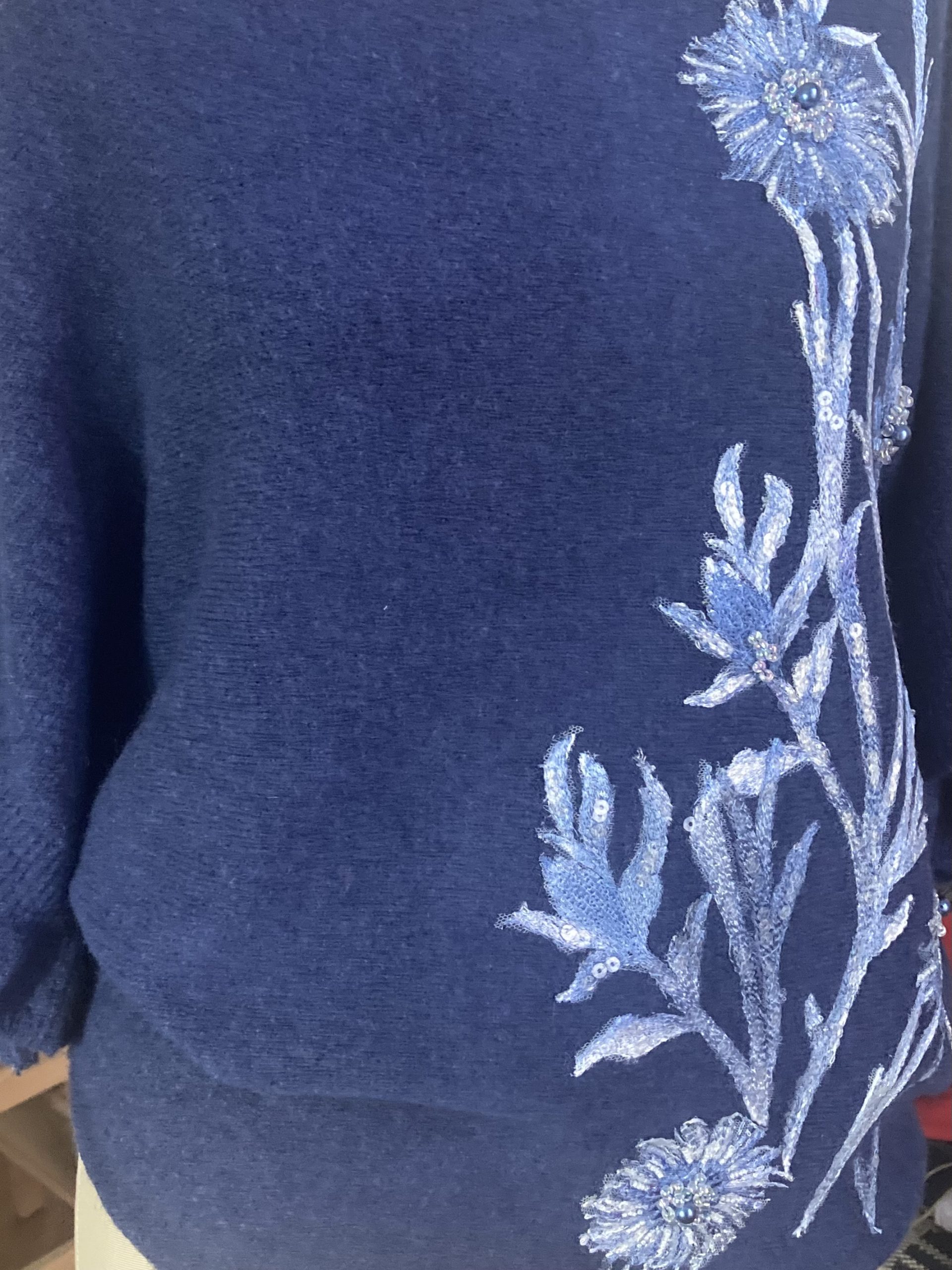 Maglione artigianale donna in viscosa dipinto a mano – Colore Blu - immagine 3