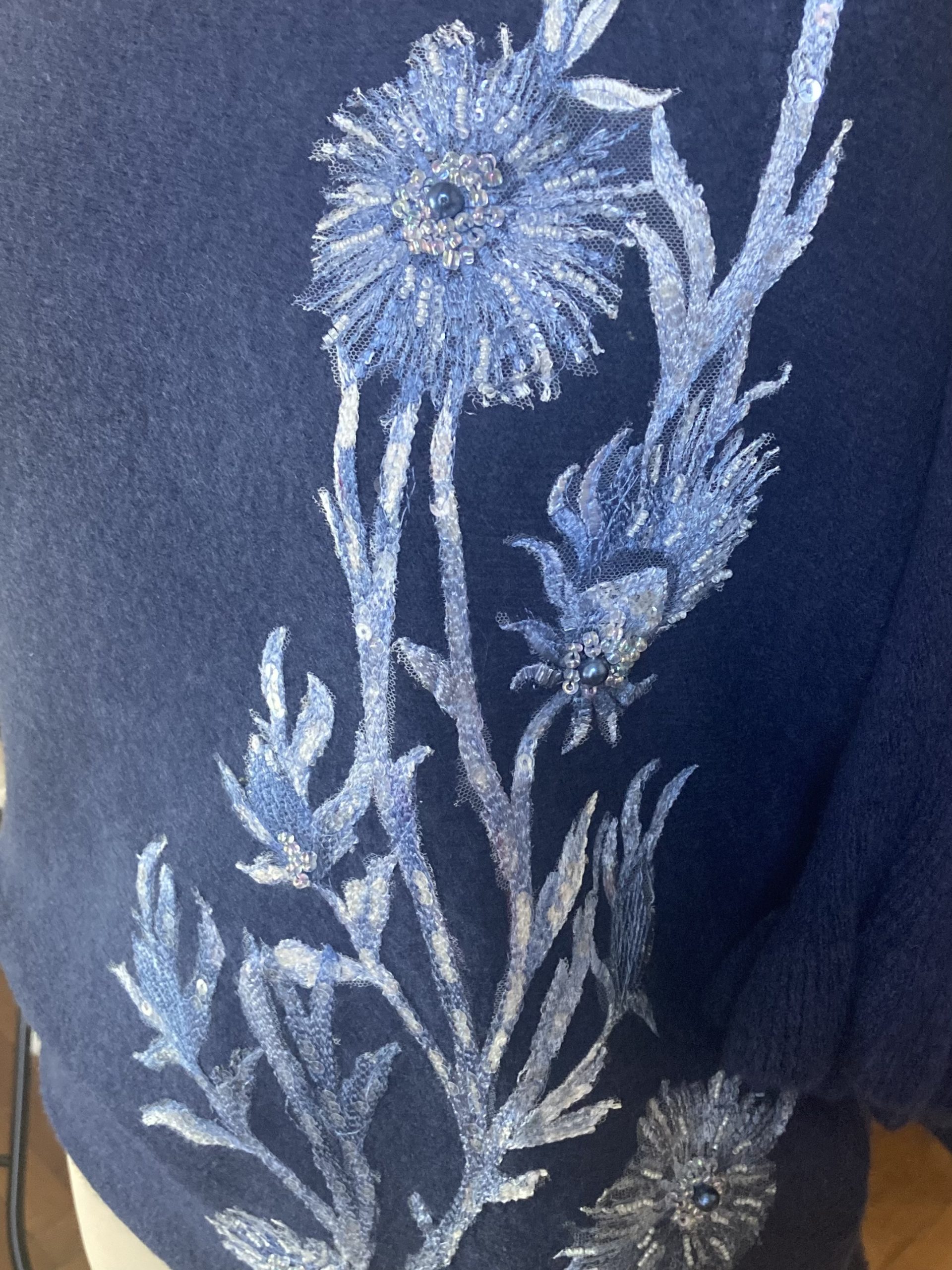 Maglione artigianale donna in viscosa dipinto a mano – Colore Blu - immagine 2