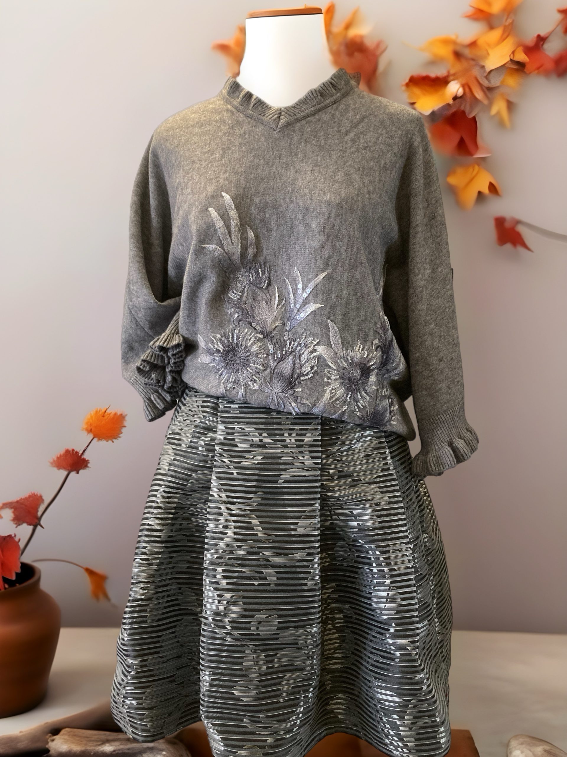 Maglione “Pennellate d’Autunno” – Dipinto Colore Grigio